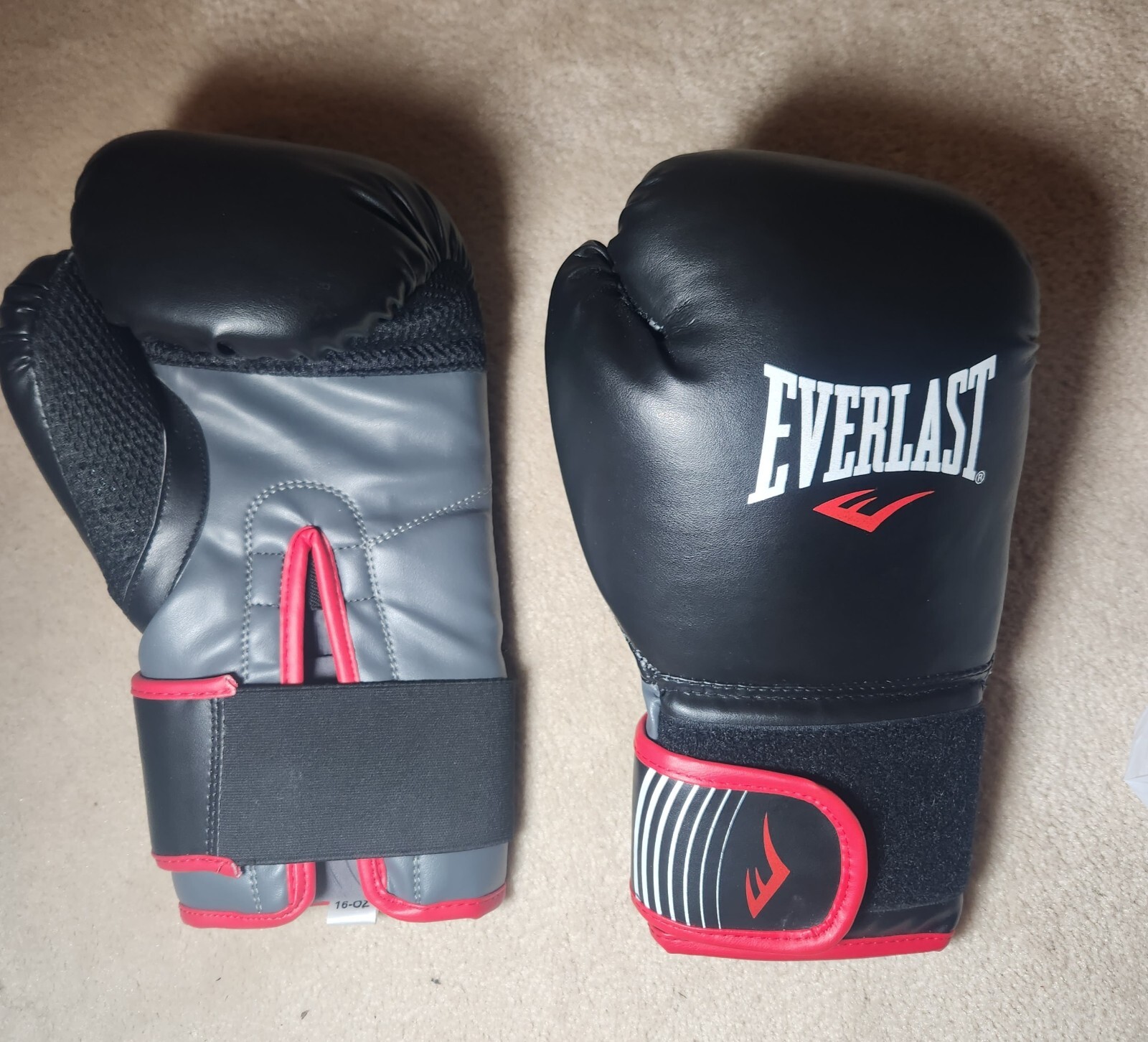 NEW Everlast Core Training Boxing Gloves 16 oz Red/Black Set Of 2