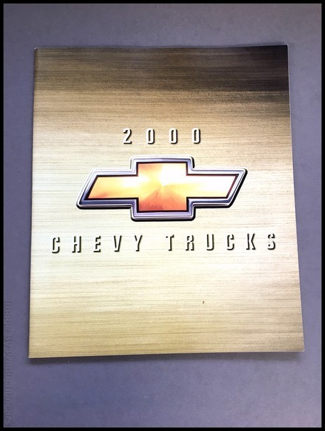 2000 Chevrolet Truck 32-page Brochure Catalog - Tahoe Silverado C/K Suburban