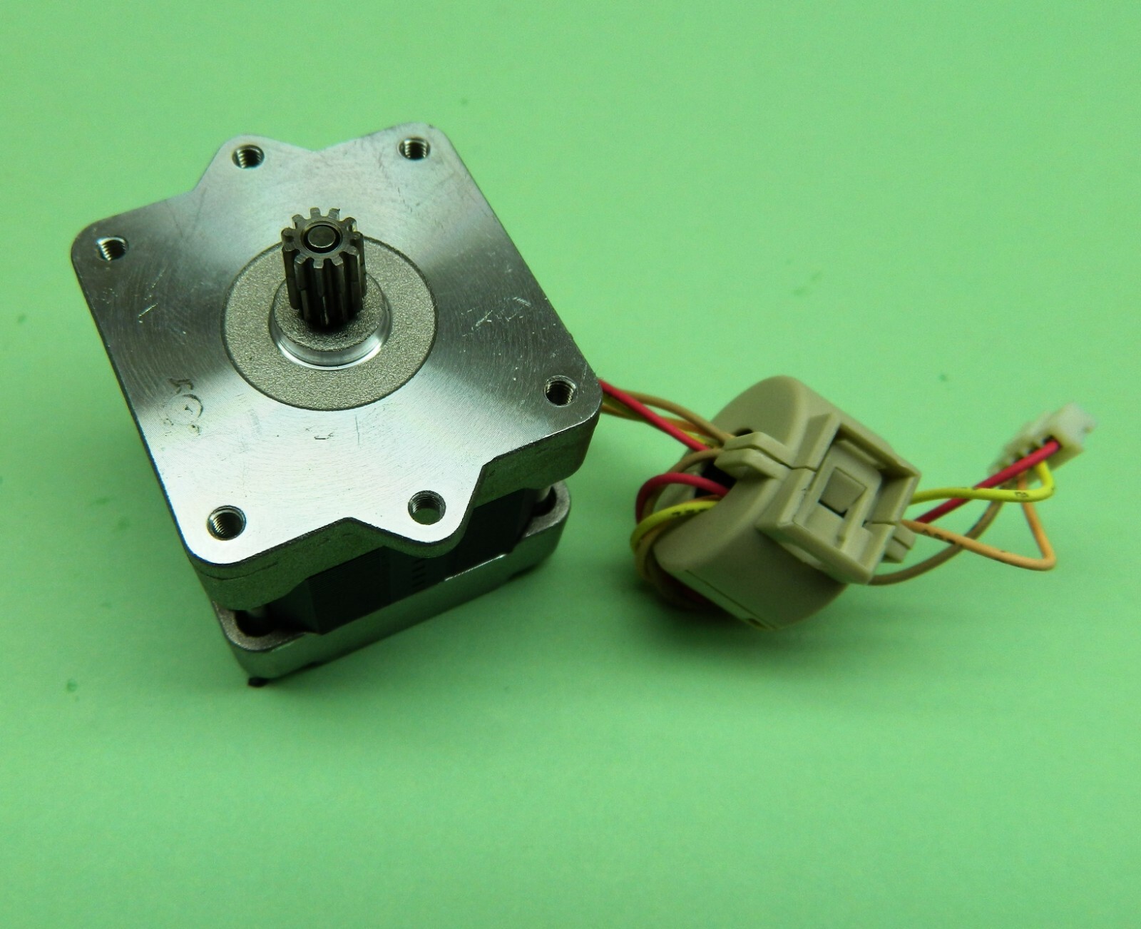 P1027053 Zebra GX420d Shinano Kenshai Stepper Motor STH-39H2003-02