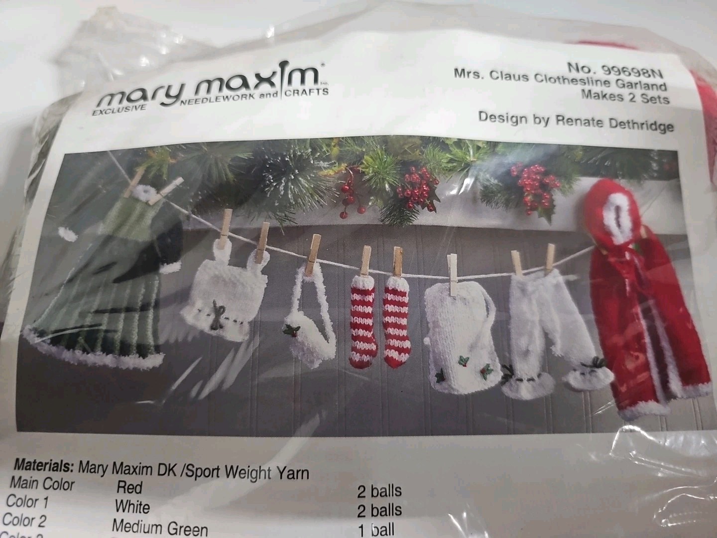 New Sealed Mary Maxim Needlework Kit Mrs. Claus Clothesline Garland  # 99698N
