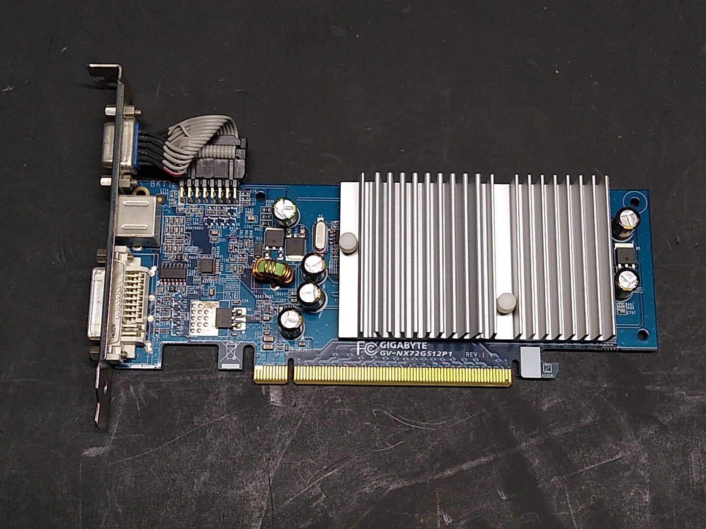 GIGABYTE GV-NX72G512P2 REV 1.1 512MB VGA DVI VID