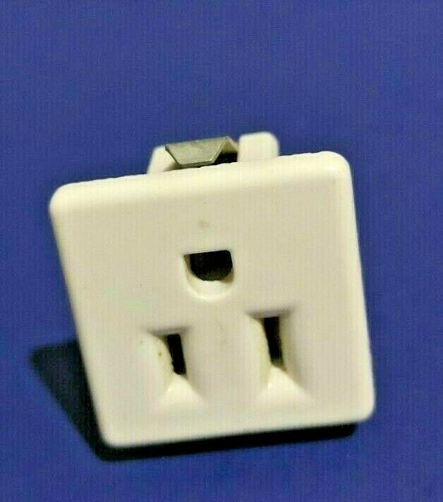 SNAP-IN WHITE CONVENIENCE OUTLET 3 Prong 1.5" Square NEW LEVITON 369W