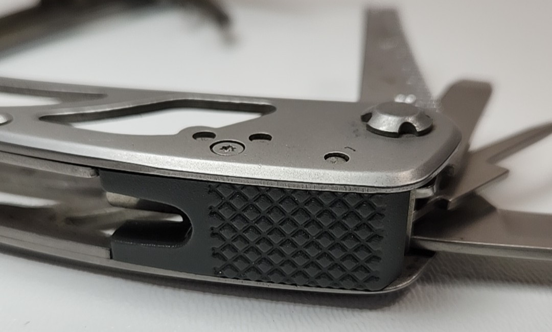 Duluth Trading Co. Multi-Tool Stainless 2CR Used Condition w/Protective Sheath