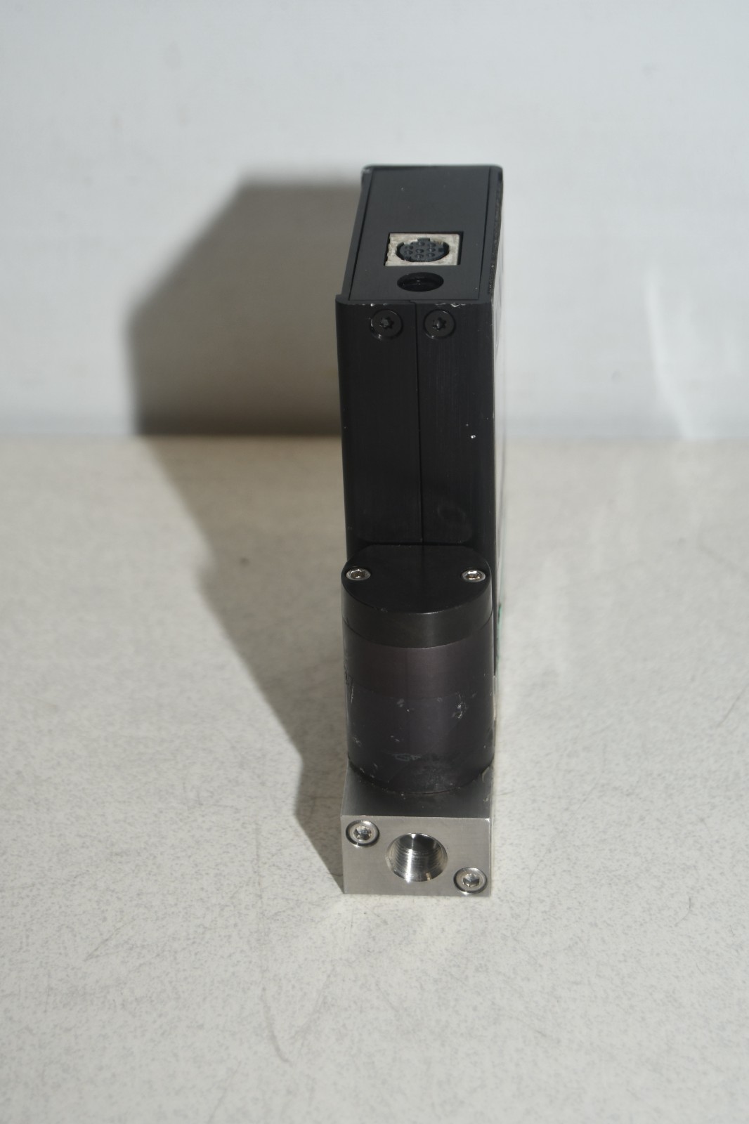 ^ Alicat MC-20SLPM-D/10M RIN 10IN CLP Gas: Air Flow Controller #X8384