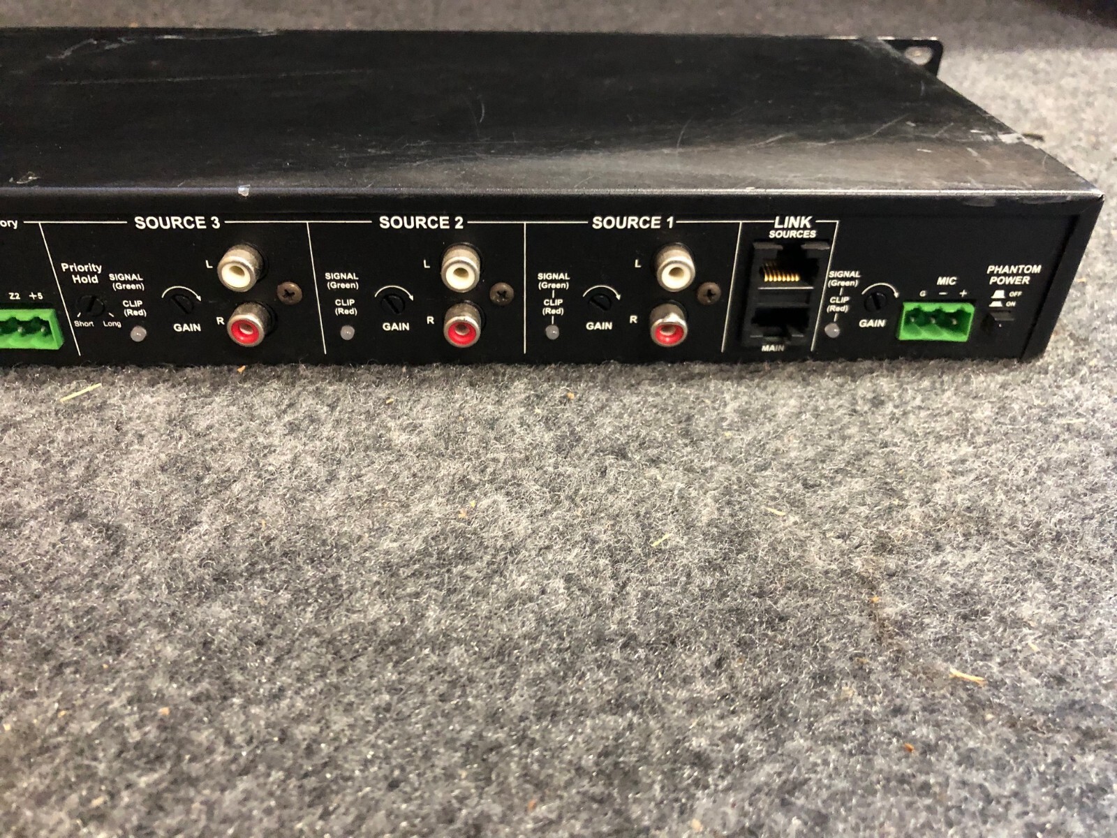 JBL Soundzone Z32S Multiple Audio Source Controller Mixer Router MAKE OFFER!