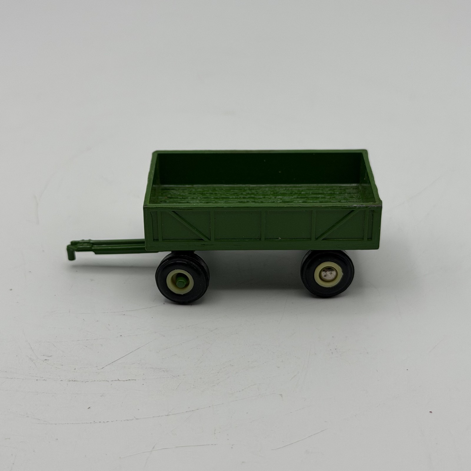 Ertl Farm Wagon Trailer Green 5529-0011 Diecast Toy 1/64