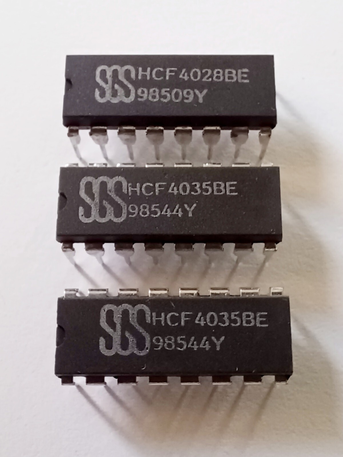 Lot of 3*  SGS  HCF4035BE   IC Chip Integrated Circuit  PDIP-16  New!  Rare!