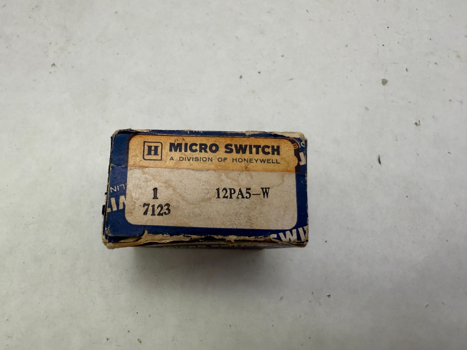 Micro Switch 12PA5-W NIB Lot of 4 Switch Cover Guards See Pics #B74