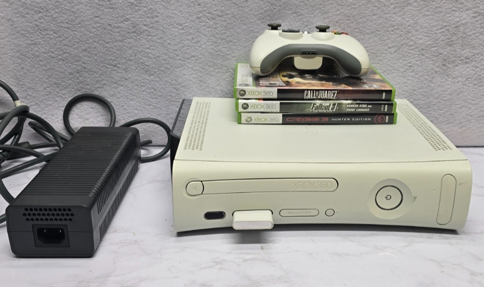Microsoft Xbox 360 Pro 20GB Console - Matte White