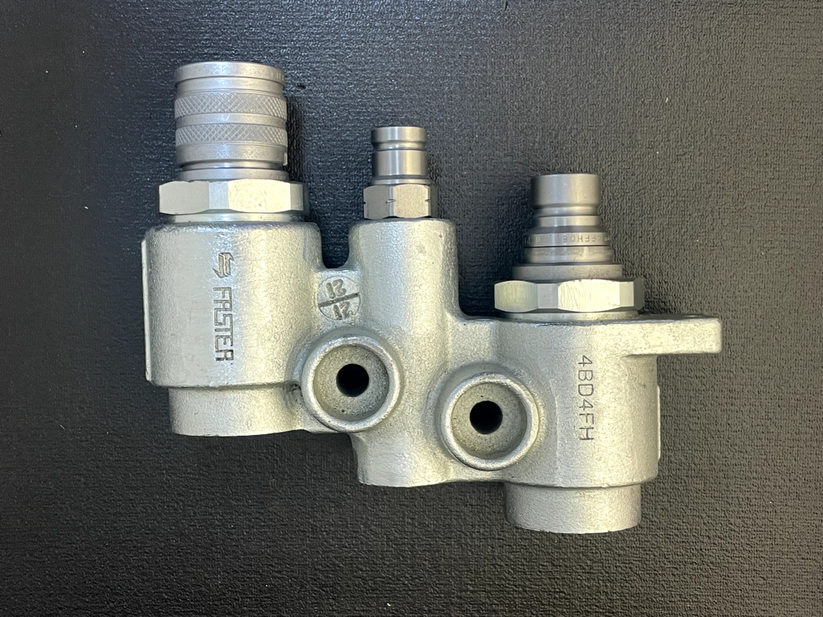 Compatible With Faster 4BD4FH 7246783 Hydraulic flat face bobcat no Inlet ￼