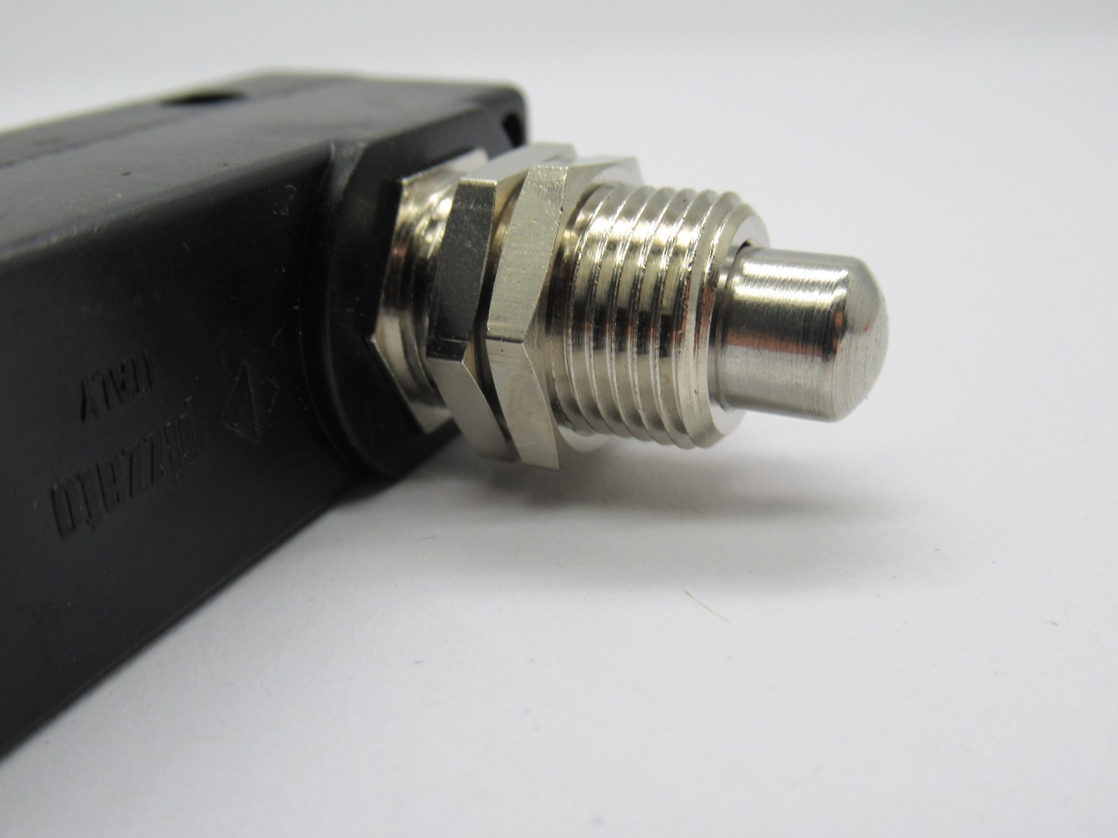 Pizzato MV 10 Microswitch W/ Threaded Plunger 250VAC 5A USED