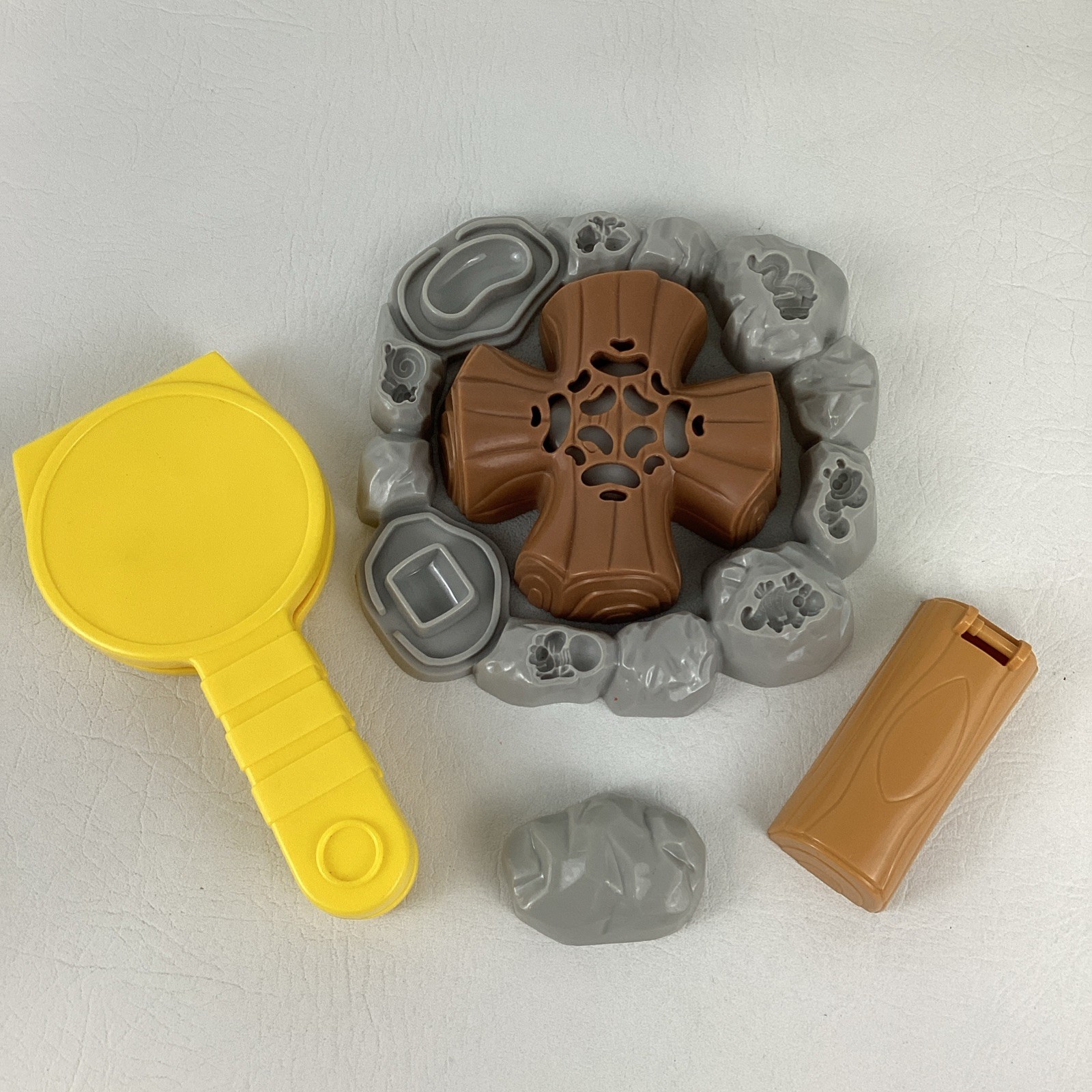 Play Doh Campfire Picnic Playset Modeling Clay Molds Vintage 2002 Hasbro Toy