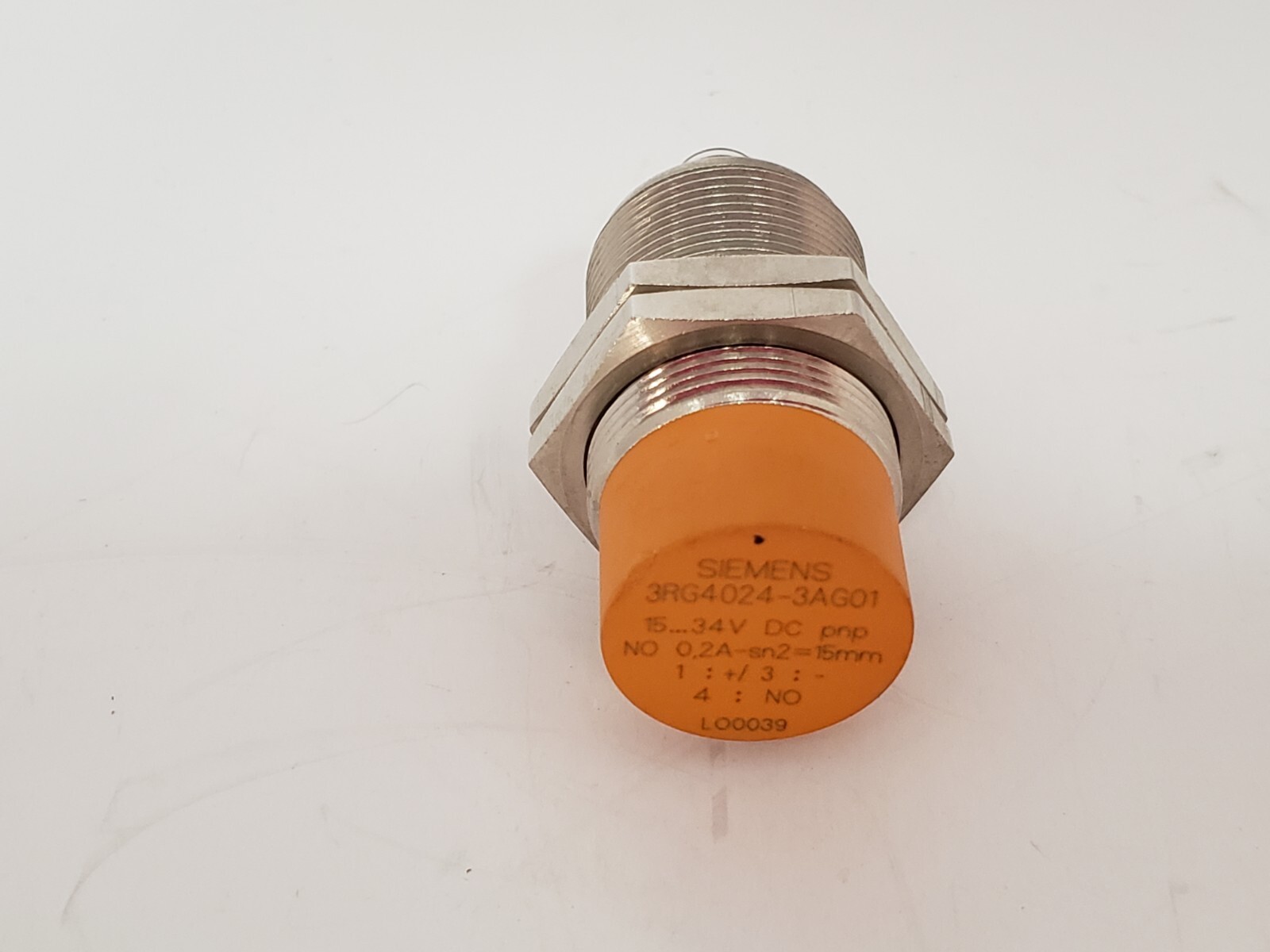 SIEMENS 3RG4024-3AG01 INDUCTIVE PROXIMITY SWITCH 15-34V DC PNP NNB