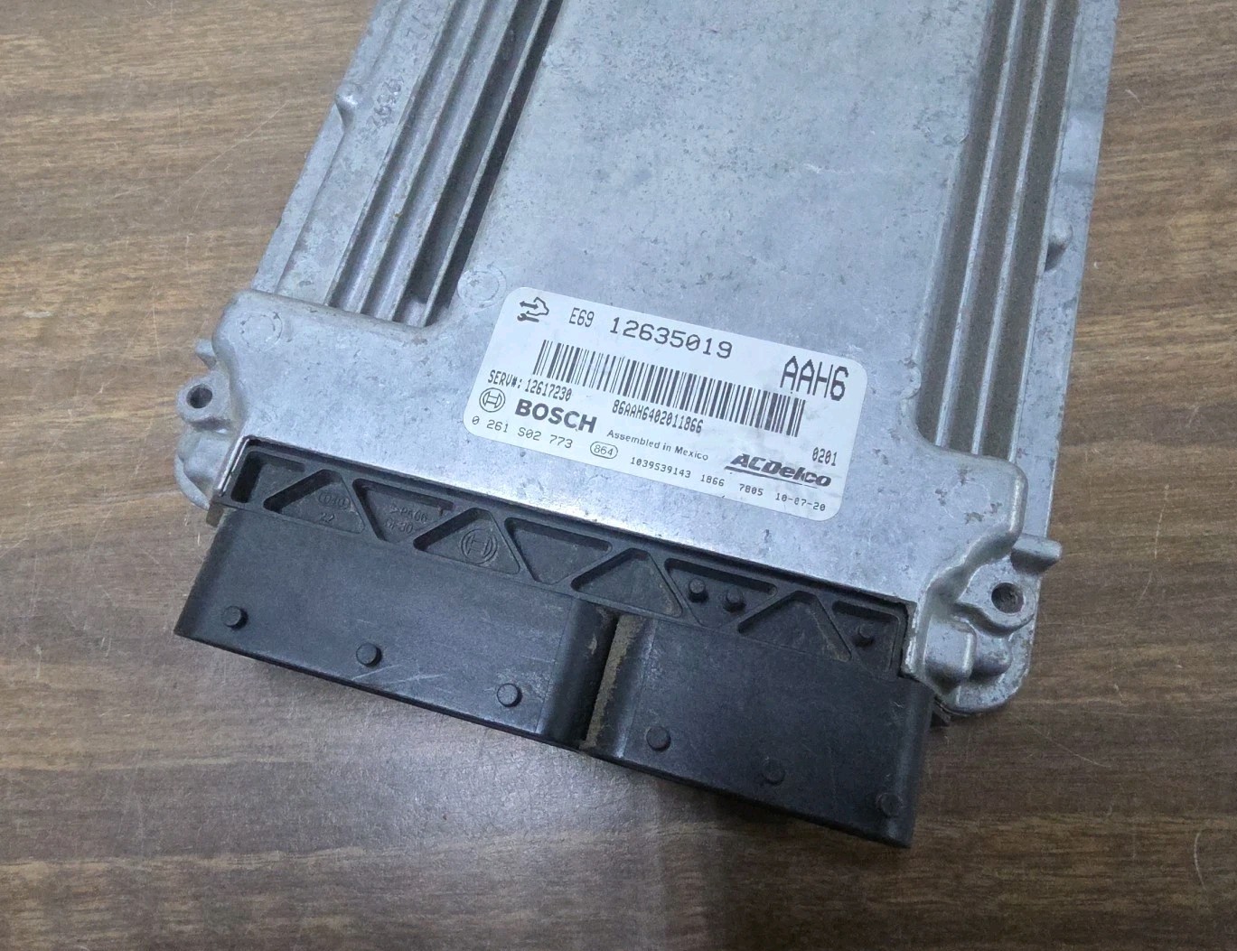2010-2011 Acadia Enclave Traverse Outlook Engine Control Module OEM. 12617230