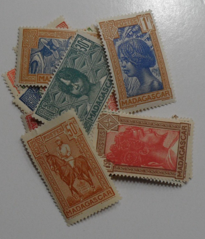 STAMPMART: FRANCE MADAGASKAR MULTI ISSUE 12 DIFFERENT MINT ( MNH / MLH ) STAMPS