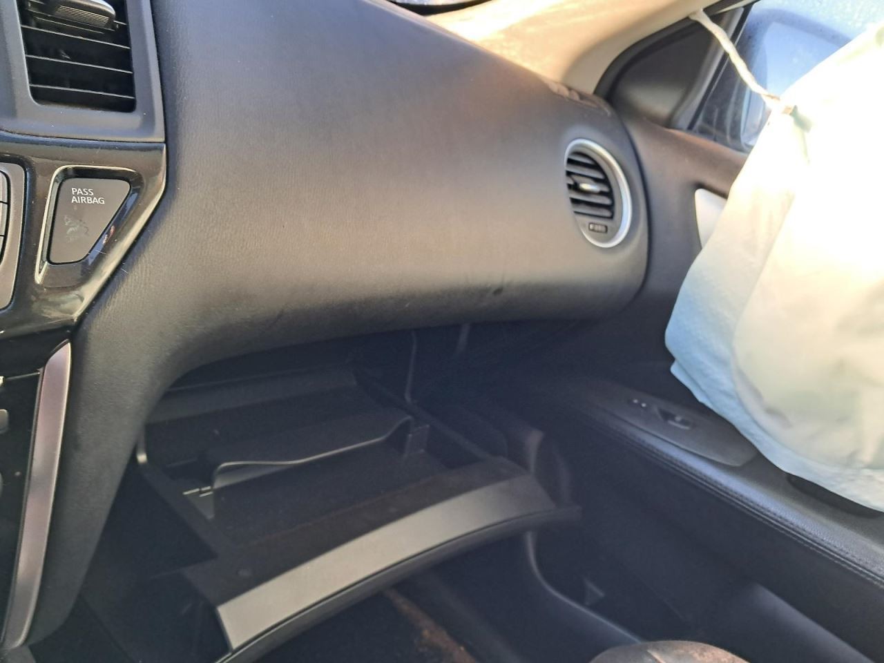 PATHFINDR 2017 Glove Box 4866854