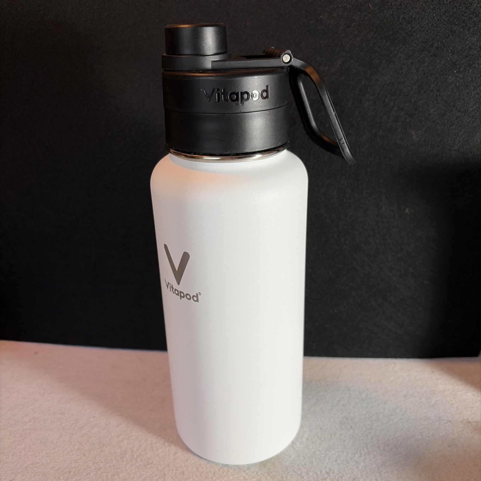 Vitapod 22 ounce Bottle White Pro Stainless Insulated Drink-Thru Go Lid 22 oz