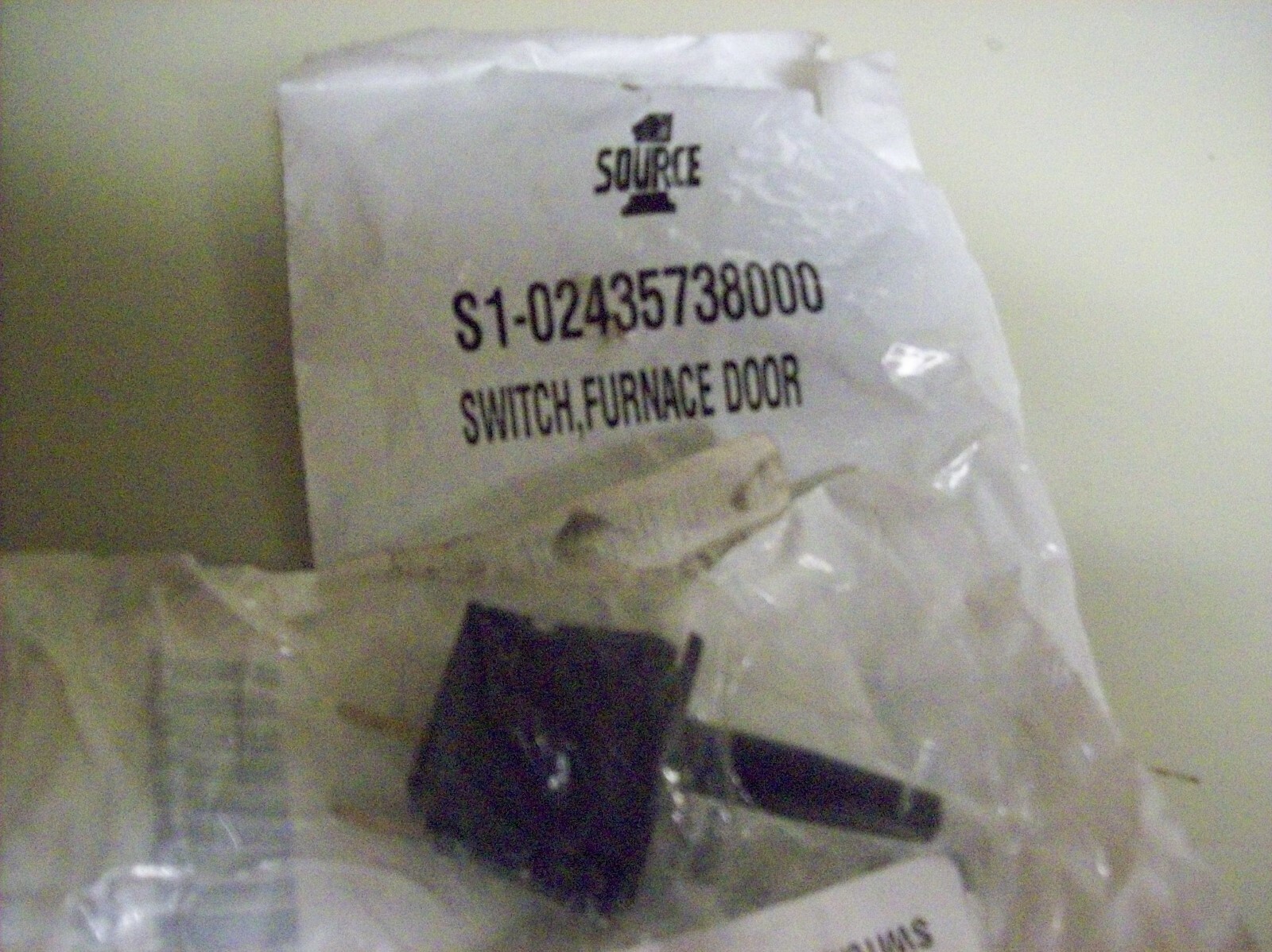o) Source 1 Door Switch 02435738000