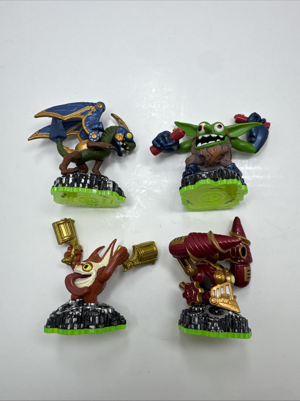 Skylanders Lot of 4 Figures Mixed Characters Bundle Tested