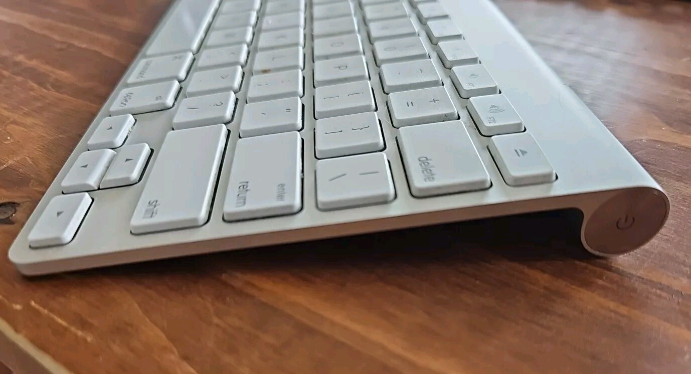 Genuine Apple A1314 Wireless Bluetooth Keyboard Un-tested