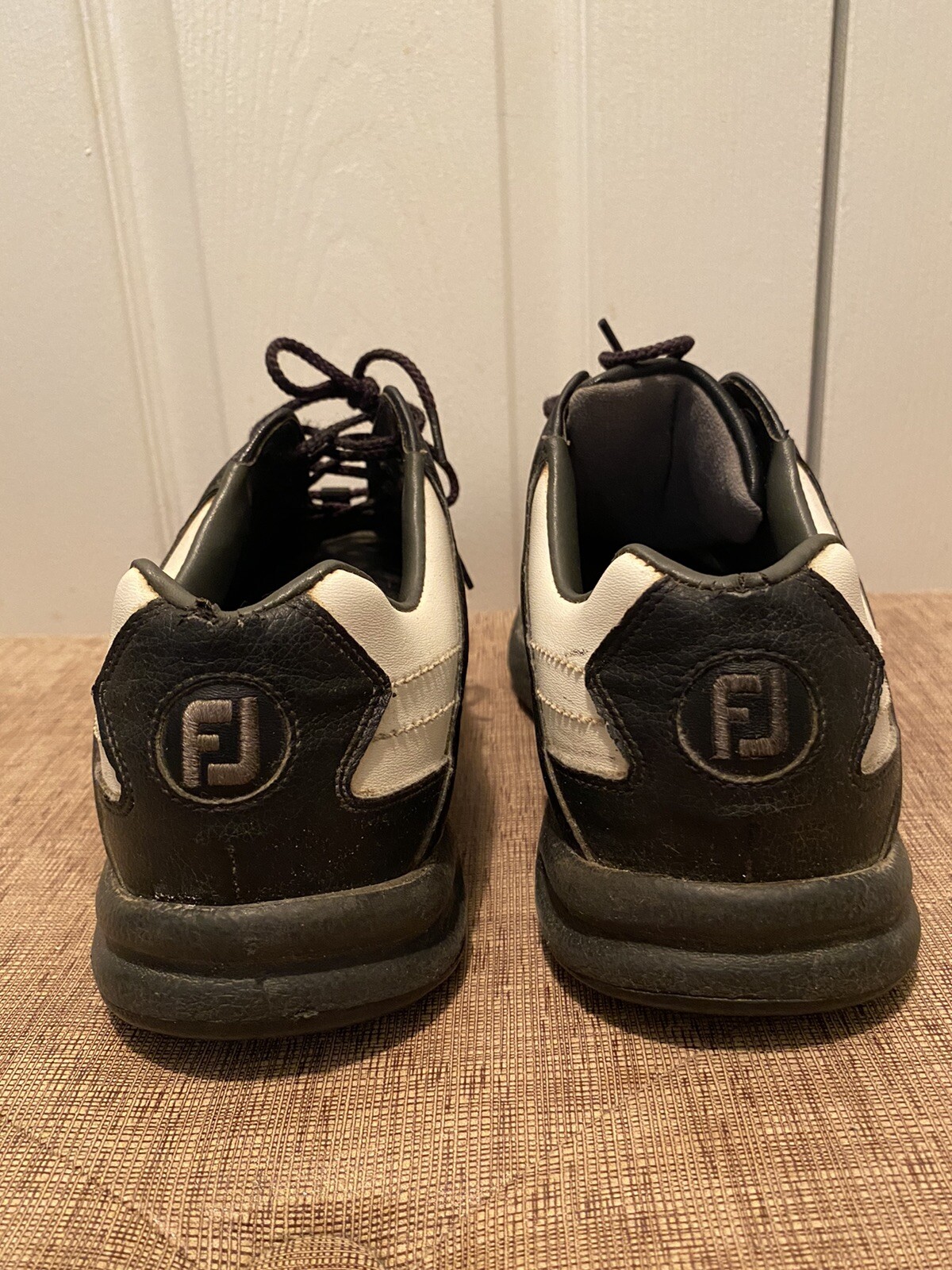 Foot Joy Mens size 9.5 Black and White Golf Shoes