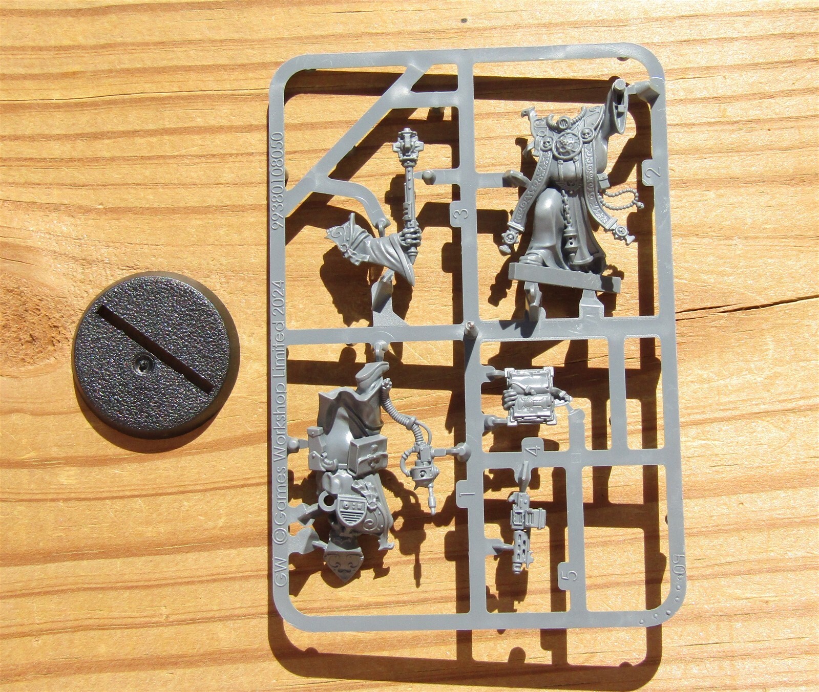 40K Sisters of Battle Ministorum Priest on Sprue