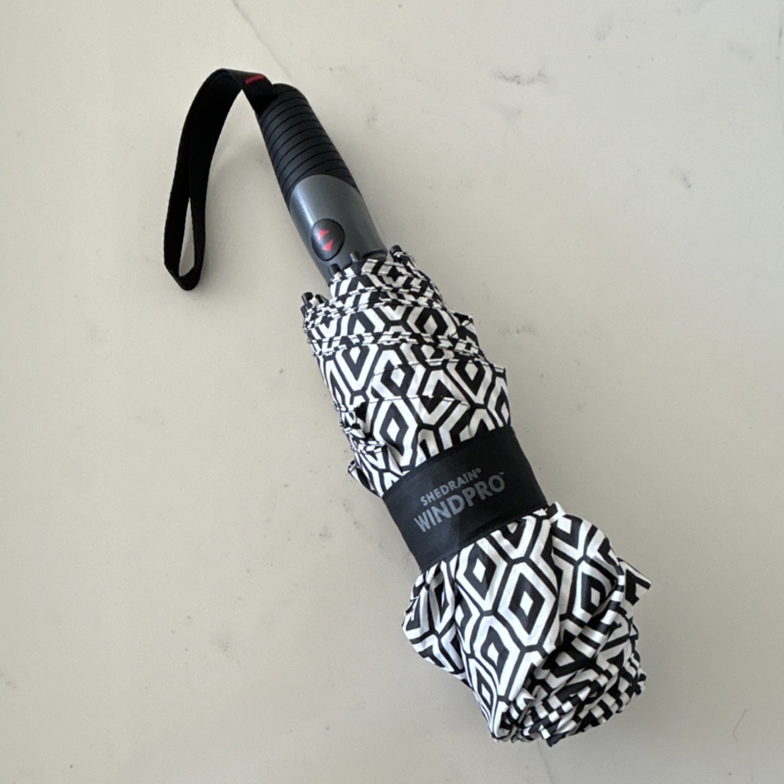 ShedRain WindPro Compact Folding Men's Umbrella Black White Geometric Pattern