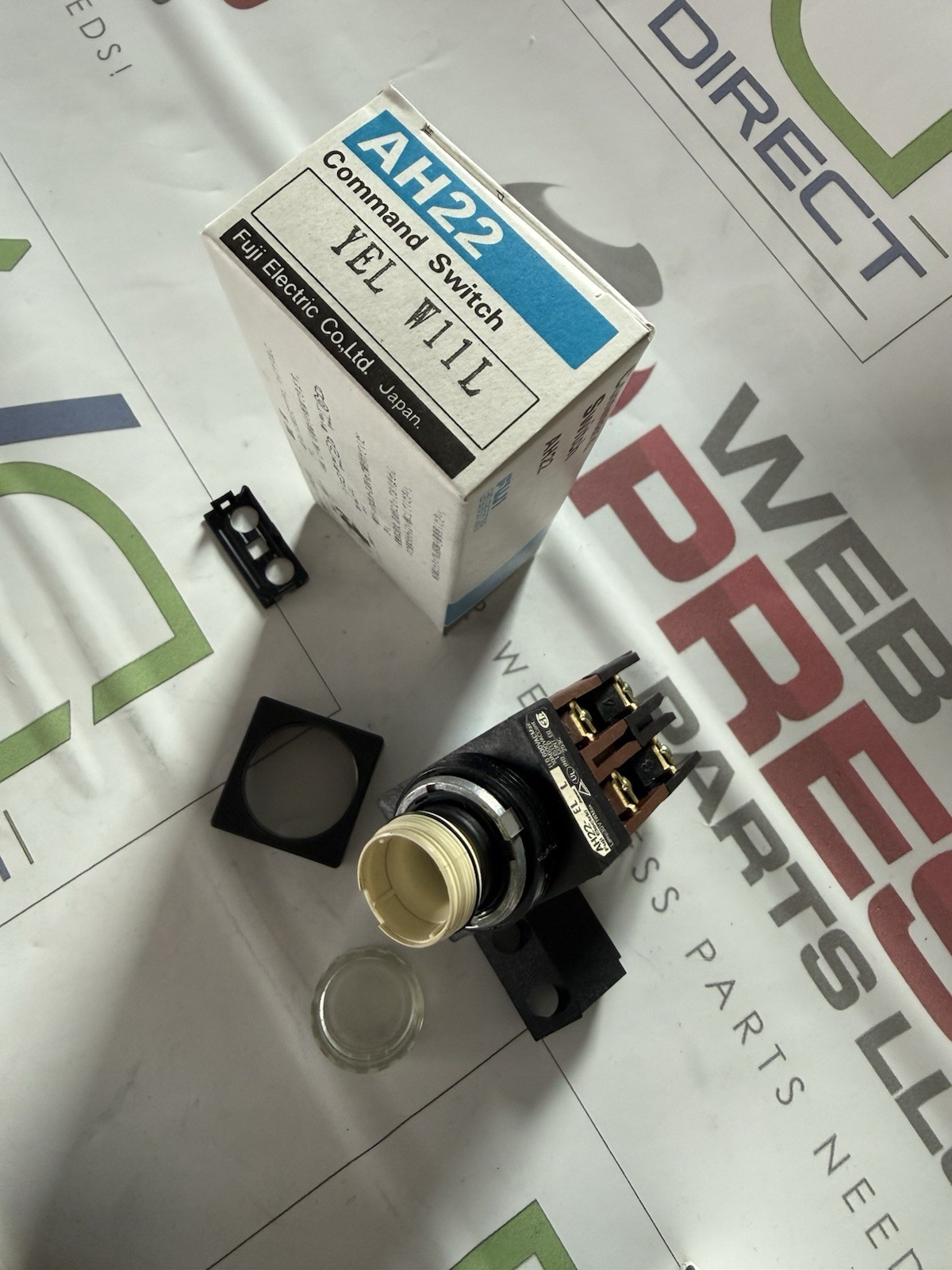 Fuji Electric AH22 Command Switch AH22-YEL W11L New