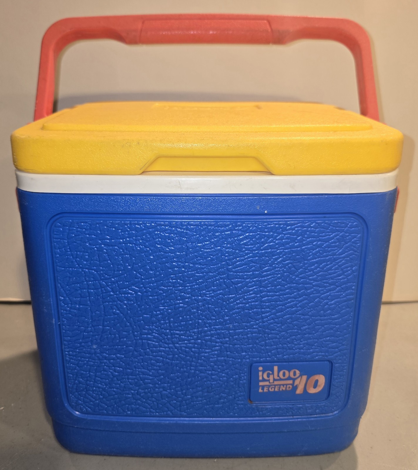 1980s Igloo Legend 10 Ice Chest Cooler Beach Blue Yellow Lid Red Handle Retro US
