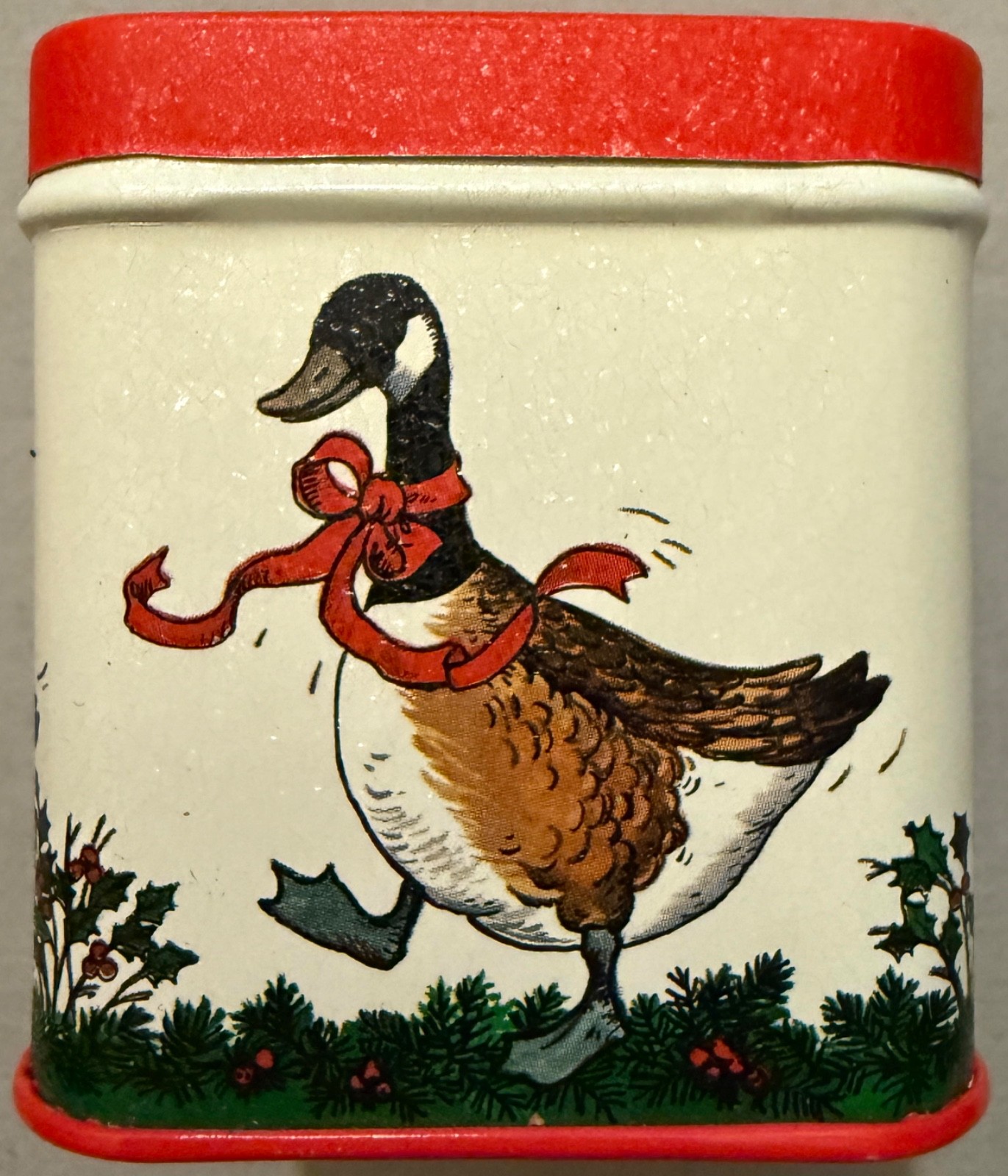 CHRISTMAS GOOSE TIN - Approx. 2 ¼"x2"