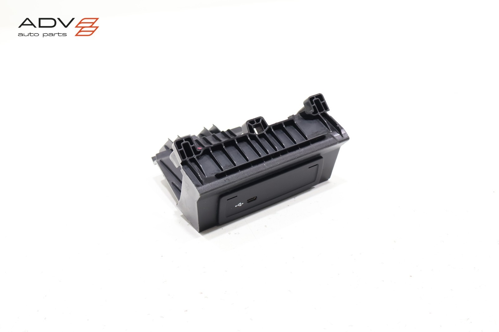 2019-22 MERCEDES A220 V177 CENTER CONSOLE USB AUXILIARY SOCKET CHARGER PORT OEM