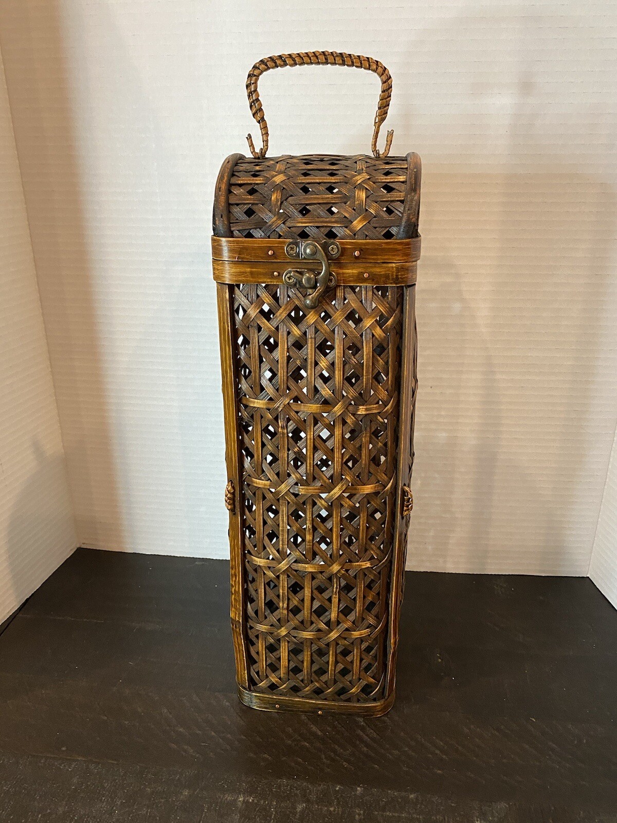 Wicker Handmade Wine Box With Latch