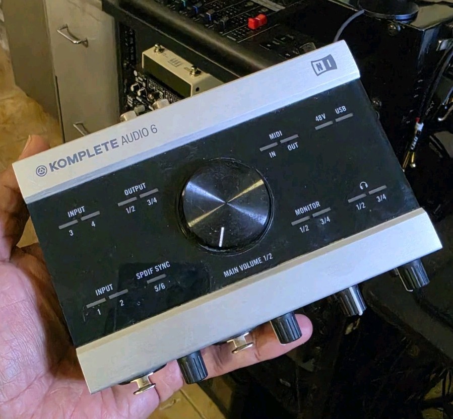Native Instruments KOMPLETE AUDIO 6 Digital Recording Interface