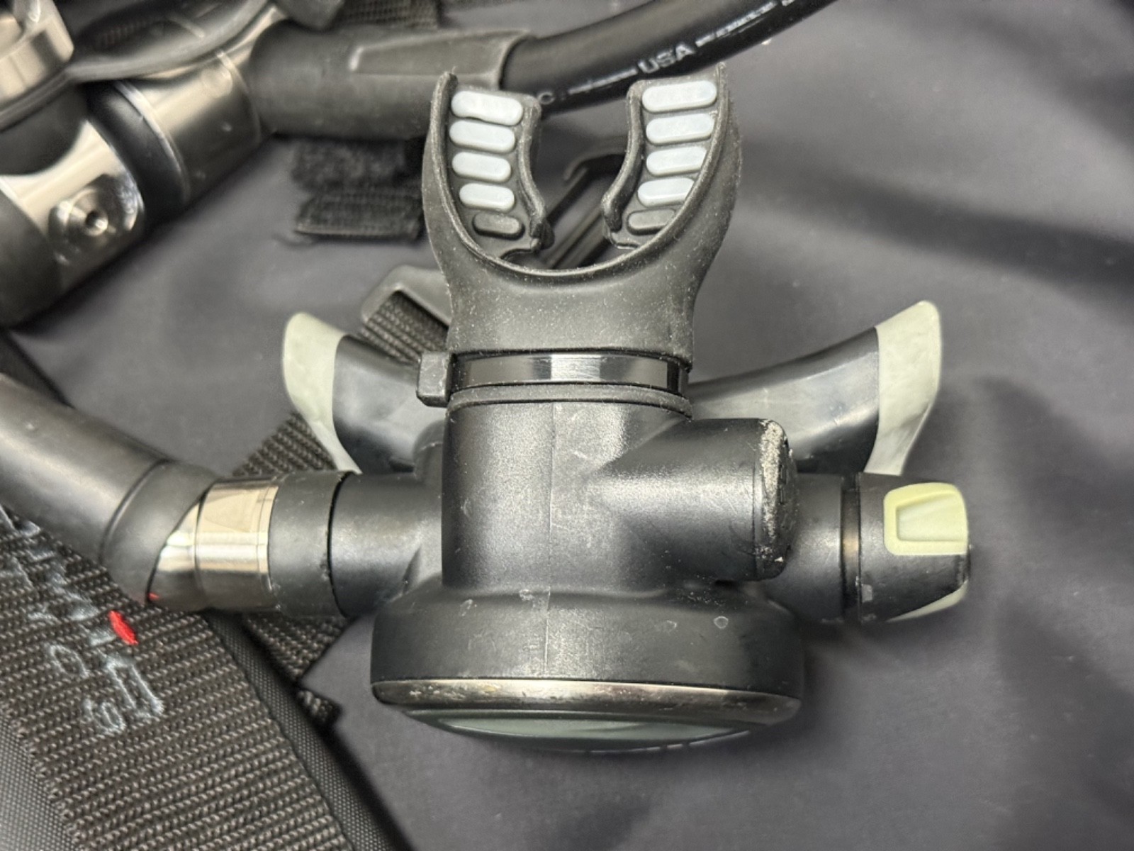 Atomic Scuba T1x titanium regulator W/ Bag. Used on 2 trips