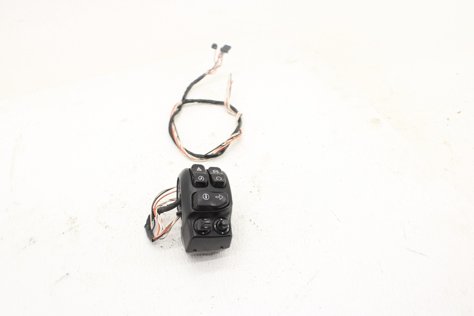 2015 Harley Davidson Touring Road Electra Street Right Control Switch Pack