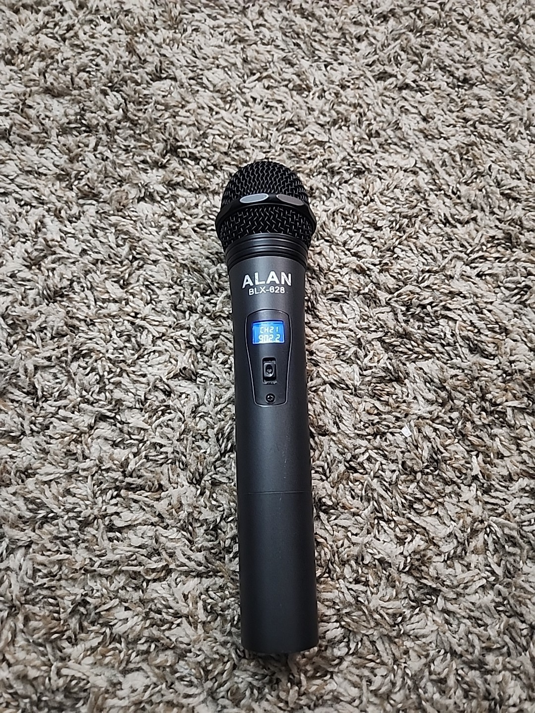 ALAN BLX-628 wireless handheld microphone 22 Channels Great Condition