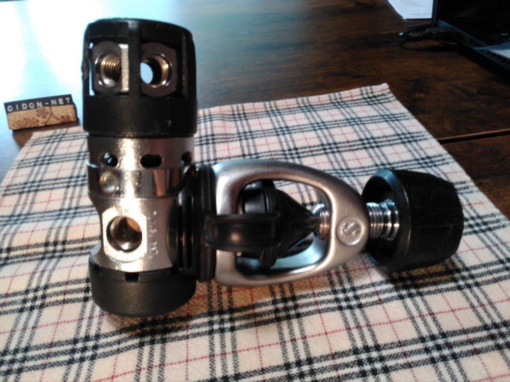 Scubapro MK20 / 00017 Regulator First Stage, Pressure checked; no air leaks