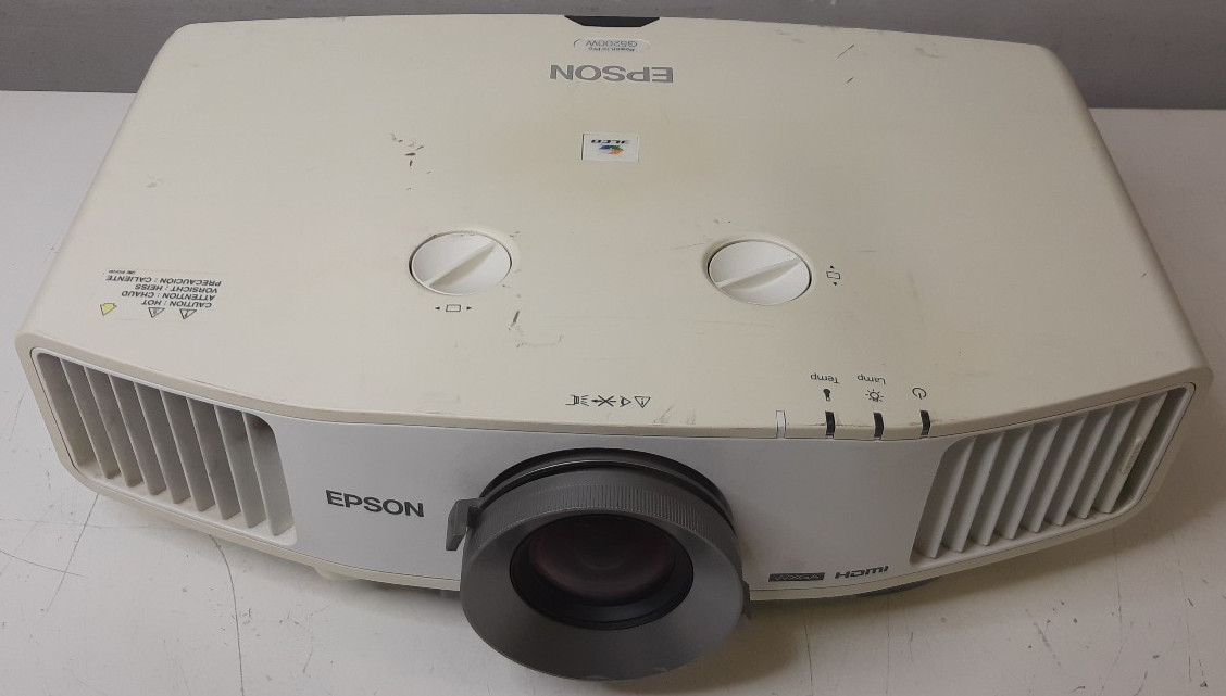 Epson PowerLite Pro G5200W Projector 4200 Lumens 1280x800 384 Lamp Hours READ