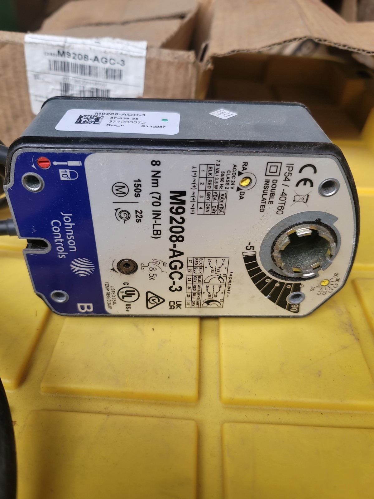 JOHNSON CONTROLS M9208-AGC-3 Direct Mount Electric Spring Return ACTUATOR NEW!