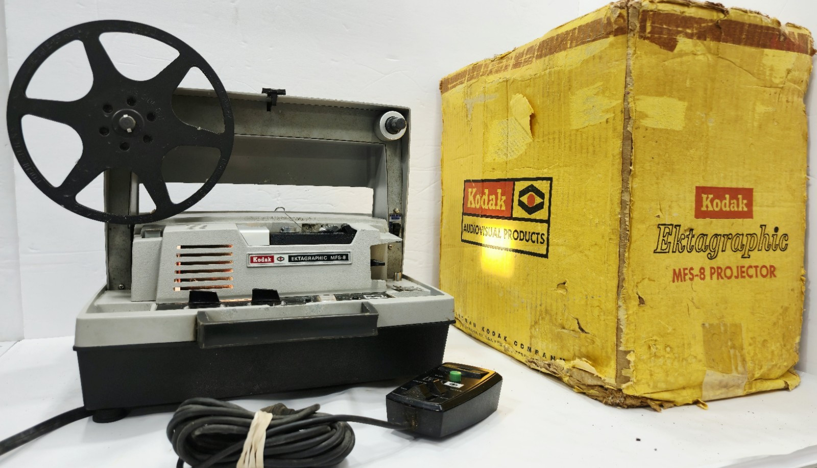 Vintage Kodak Ektagraphic MFS-8 8mm Projector With Original Box/Remote