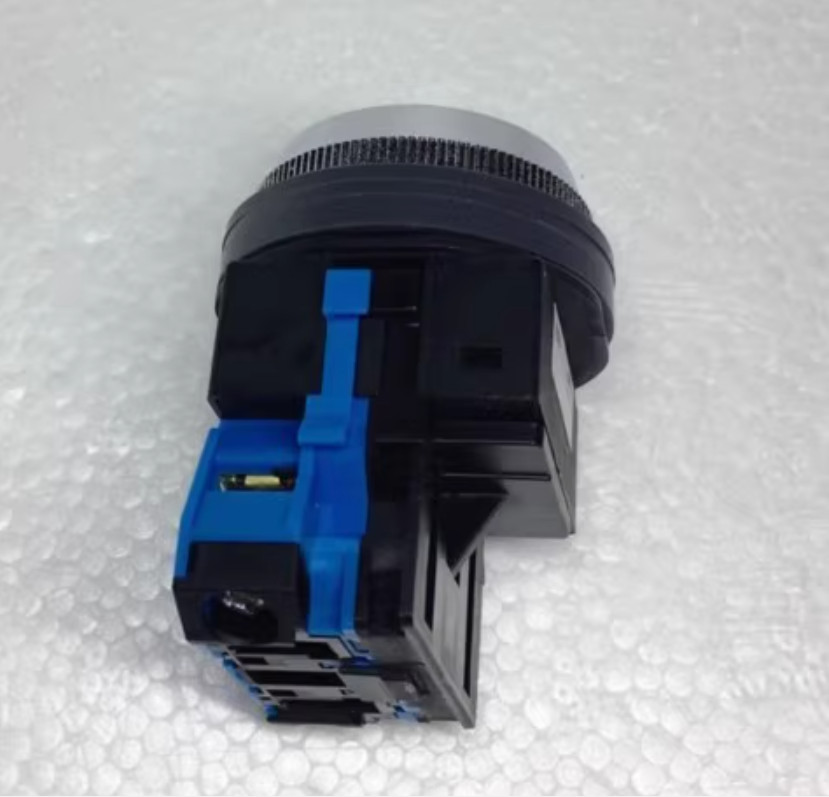 1PC New IDEC Self-reset button switch ABN110B 1NO black #LL