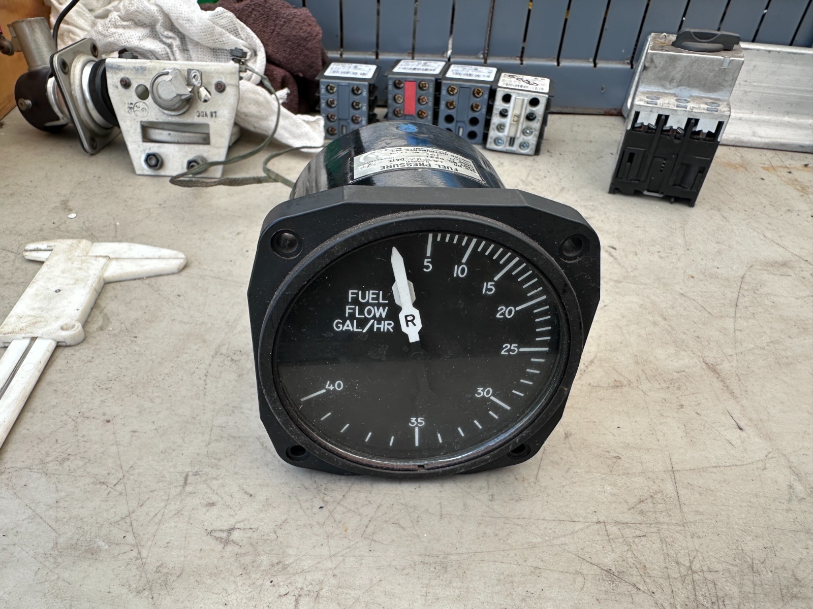 United Instruments 6221 Code G.56 - Dual Fuel Pressure Meter