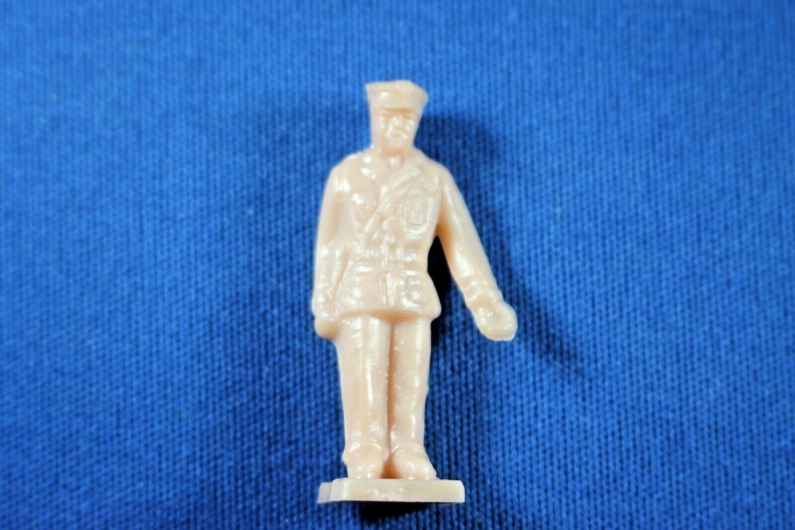 Plasticville O/S - #1619 - Citizen - Policeman  - Unpainted (24 diff. available)