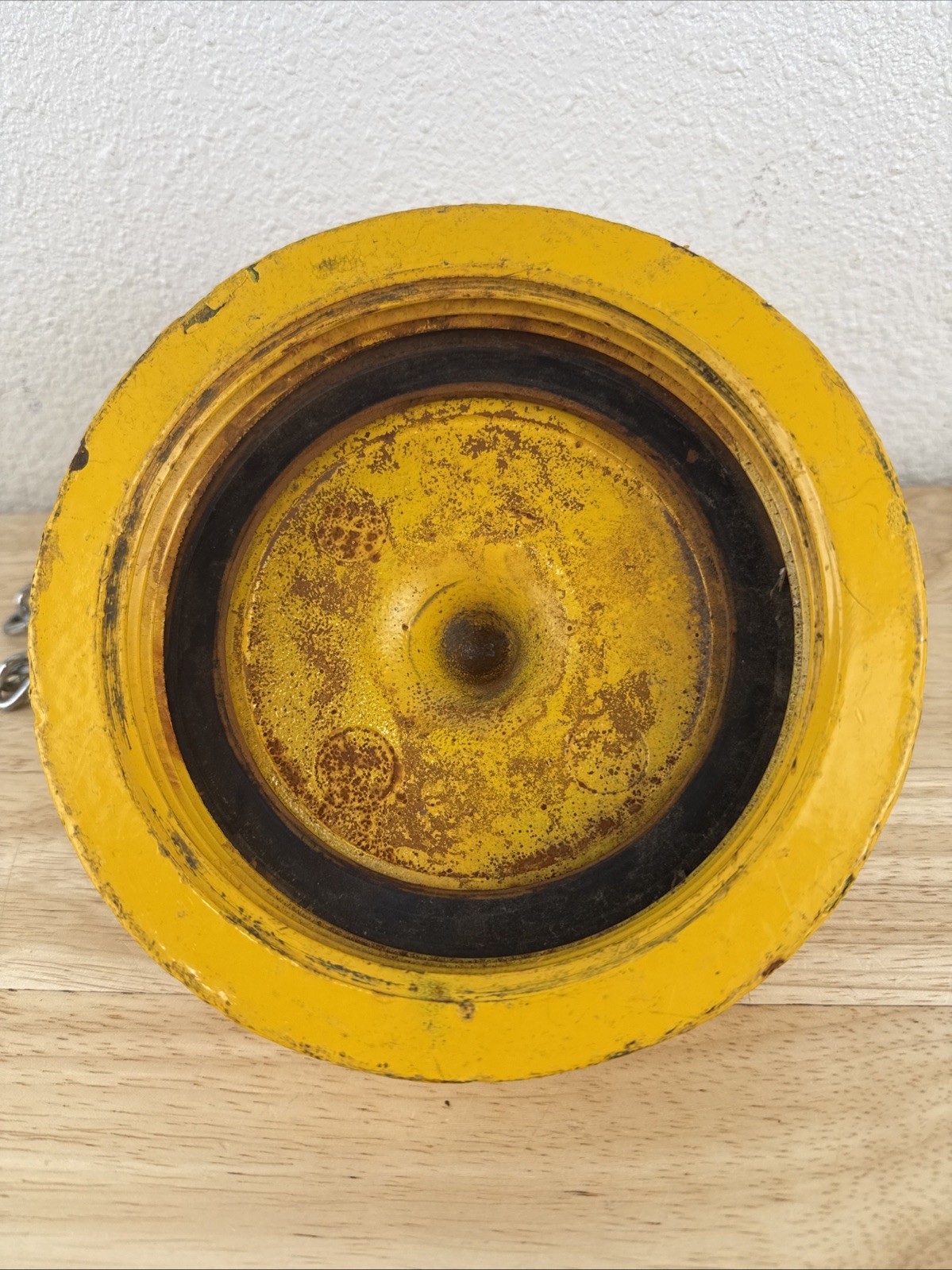 Fire Hydrant Cap With Chain Yellow Color Cast Iron
