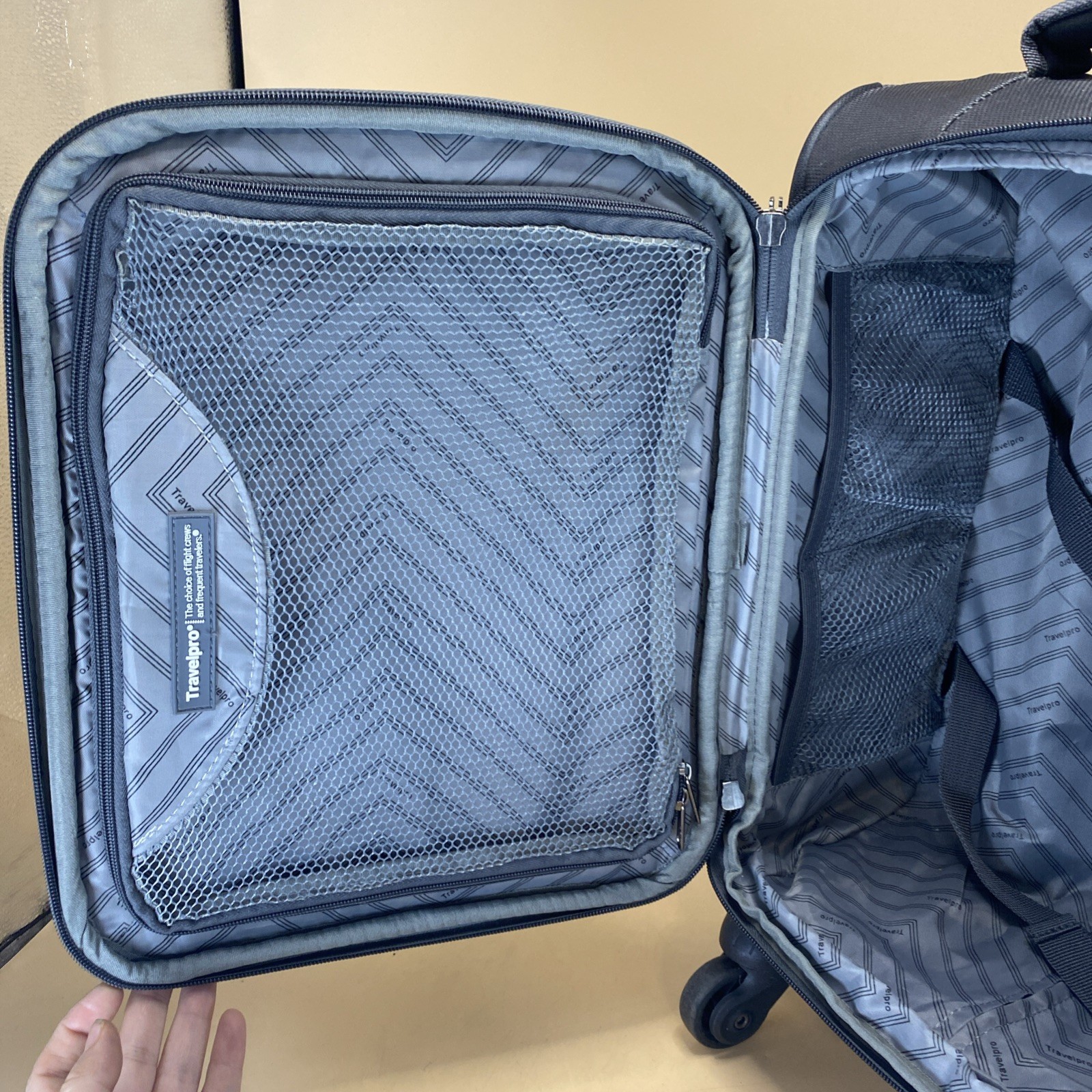 Travelpro 4 Wheel Expandable Spinner, #TP5086T5705 Clean Interior, USED