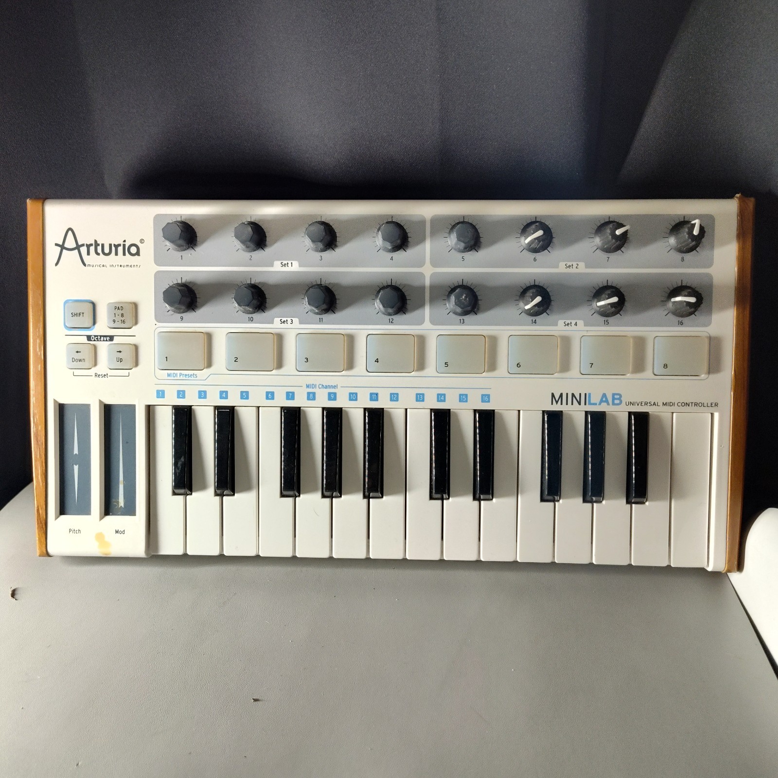 Arturia MiniLab 25-Key Universal Midi Controller