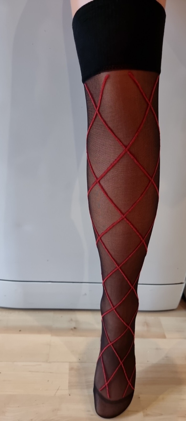 Ladies Black With Red Diamond Pattern Knee High Pop Socks
