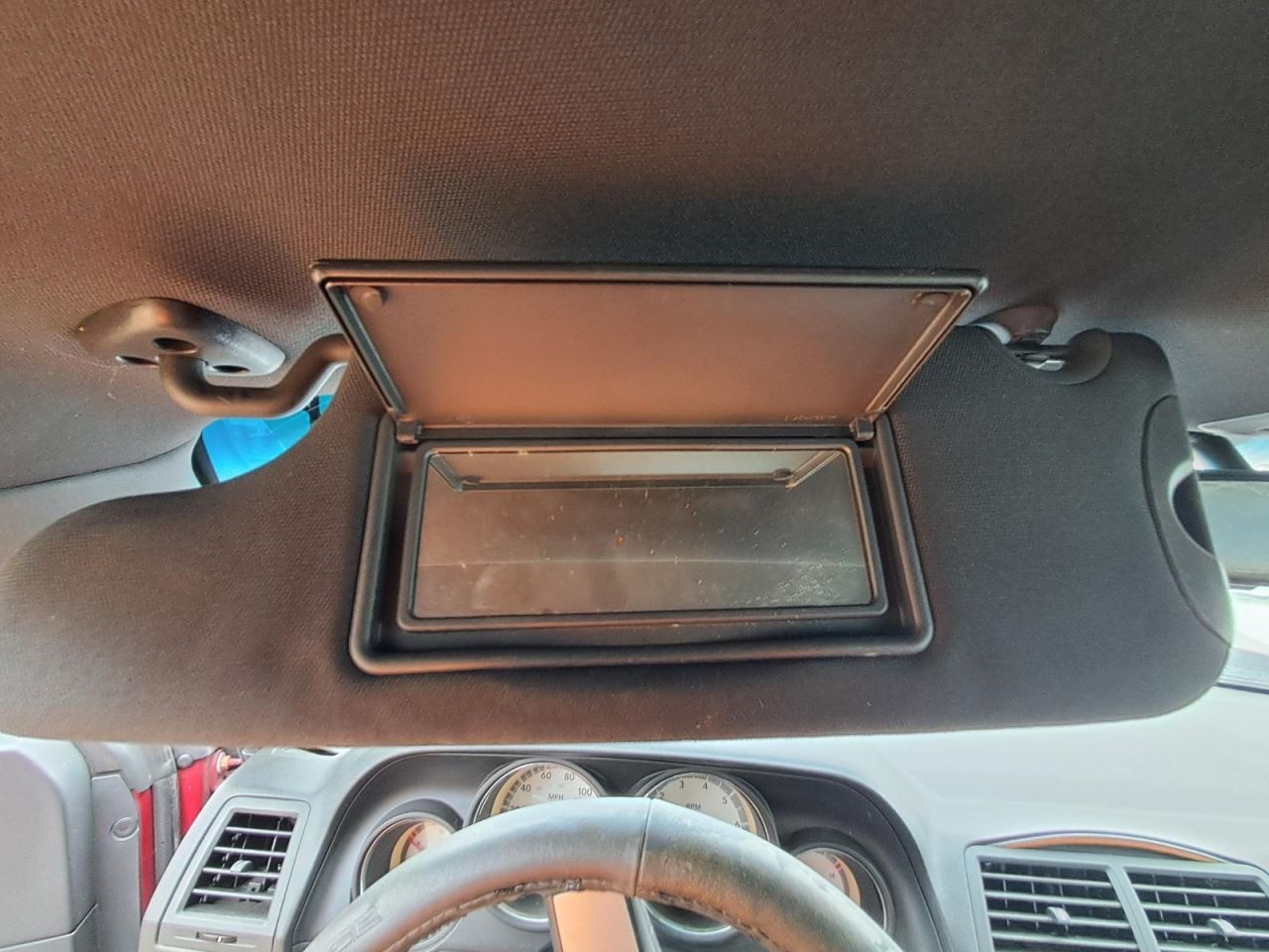 CHALLENGE 2010 Glove Box 4805321
