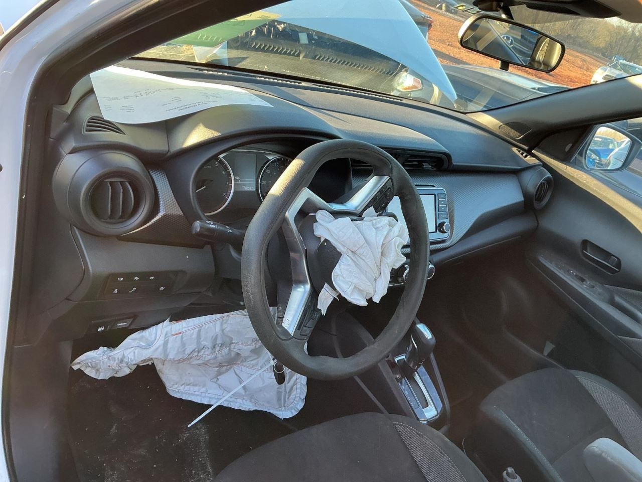 KICKS 2020 Glove Box 4912805