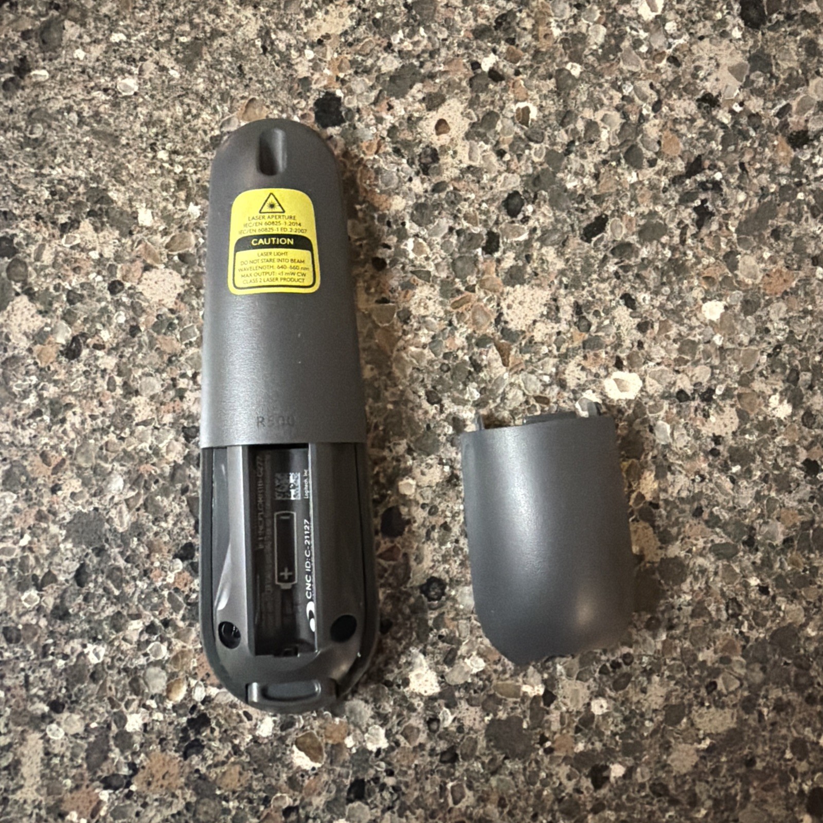 Authentic Logitech R500 Laser Presentation Remote (910-006518) Great Condition